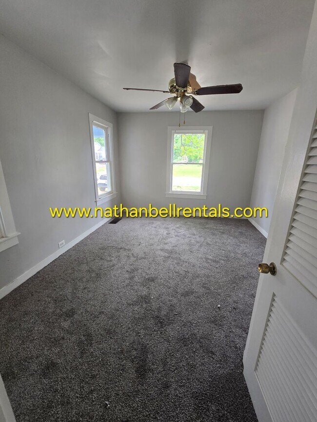 Foto del edificio - Single-Family Home: 3 Bed, 2 Bath