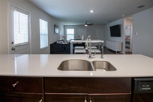 Foto del edificio - 1215 Fairford Rd