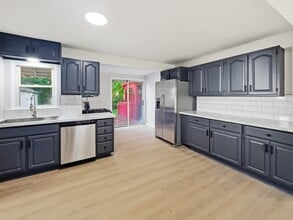 Building Photo - 326 Burroughs Ave