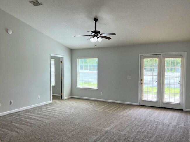 Foto del edificio - 3/2 centrally located!!