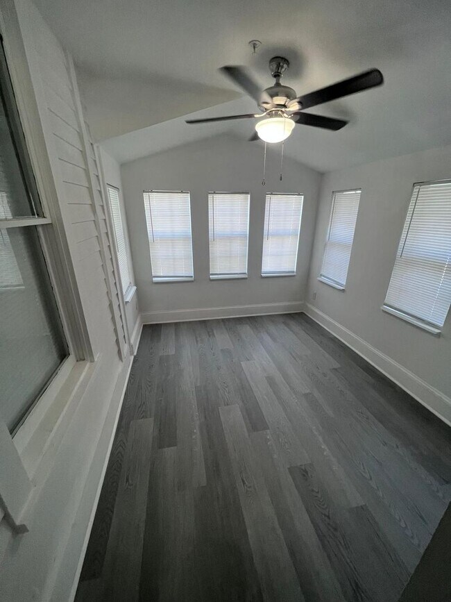 Foto del edificio - PIO-104 S Grove St