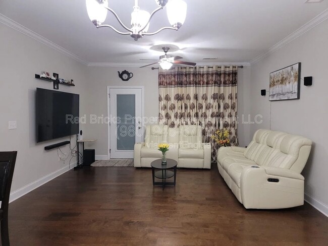 Building Photo - 1410 Bramblewood Dr