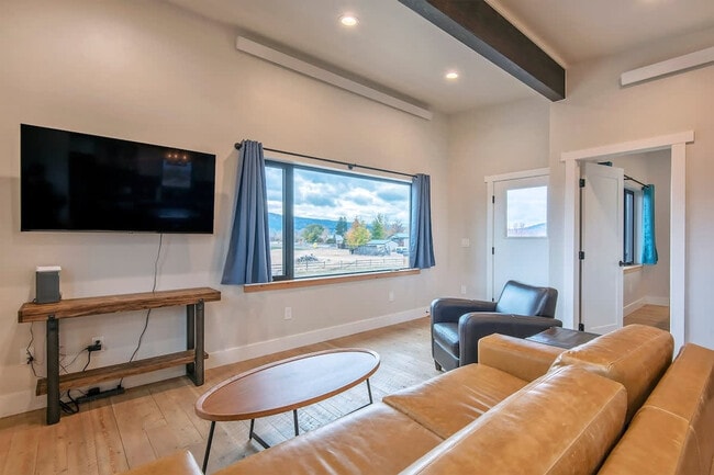 Foto del edificio - 73 N Beryl Ave