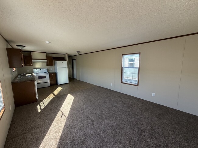 Building Photo - 25535 Nuway Ave
