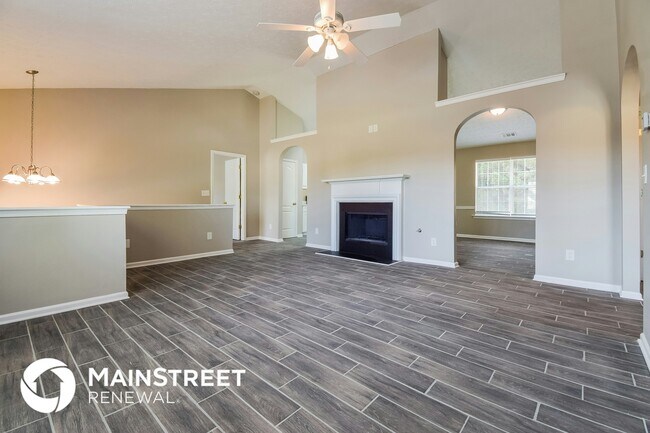Building Photo - 10545 Day Lily Dr