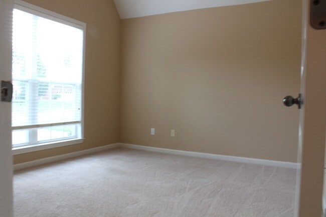 Building Photo - BARTLETT RENTAL HOME 3 BEDROOM 2 BATHROOM ...