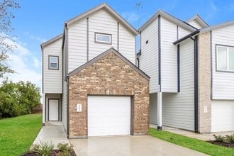 Building Photo - 15364 Estrella Rd E