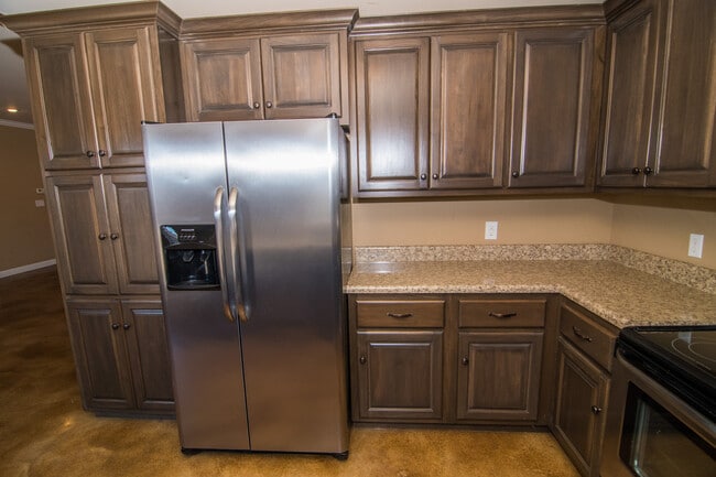 Building Photo - 3 Bed 2 Bath