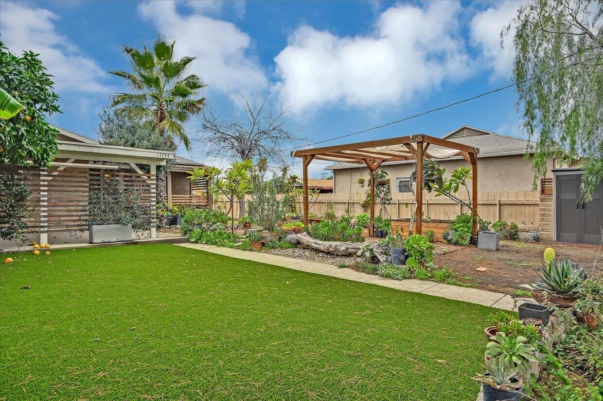 Primary Photo - 11757 Arminta St