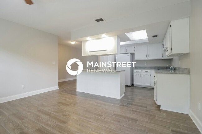 Foto del edificio - 4 Bedroom Pet-Friendly Home in Orlando, FL with Main Street Renewal
