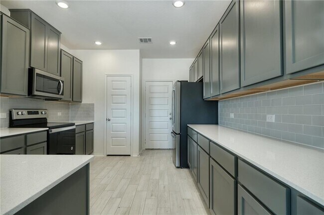 Building Photo - 316 Los Cobos Ln