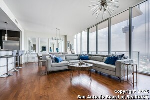 Foto del edificio - 610 E Market St