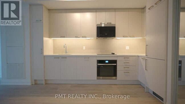 Building Photo - 20 Soudan Ave