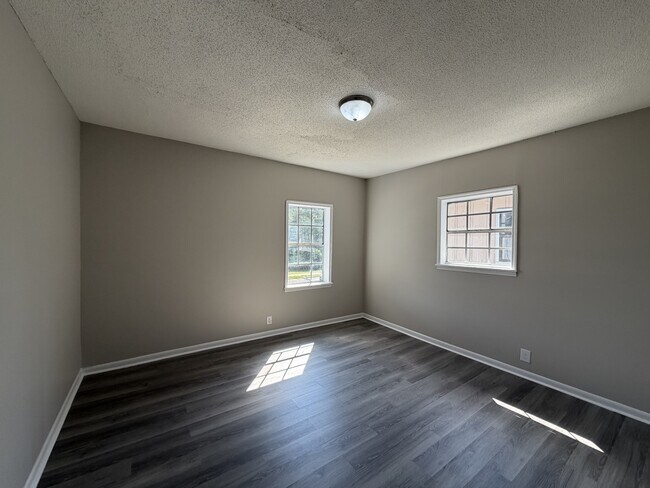 Building Photo - 5406 Ave D