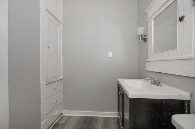 Foto del edificio - 3910 Carlyle Ave