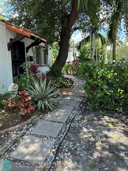 Foto del edificio - 7534 NE 6th Ct