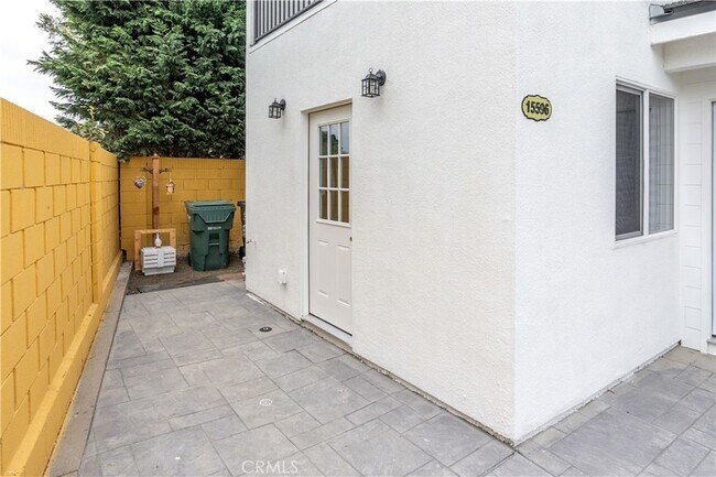 Foto del edificio - 15596 Dawson Ln