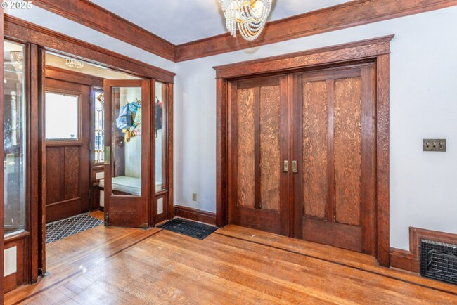 Foto del edificio - Grand 4-Bedroom Historic Home. Timeless El...