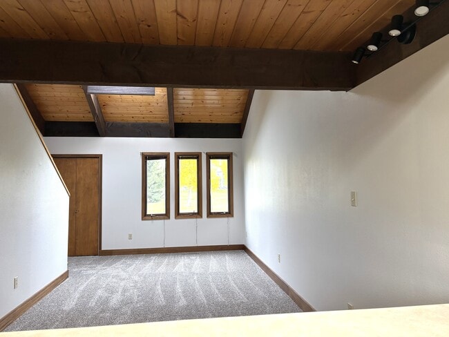 Building Photo - 315 Heather Ln
