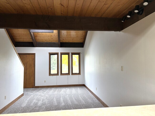Foto del edificio - 315 Heather Ln