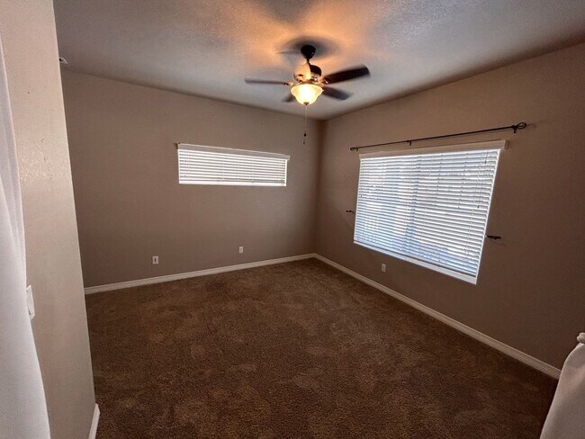 Foto del edificio - 3 Bed 3 bath house in The Glen At Widefield!