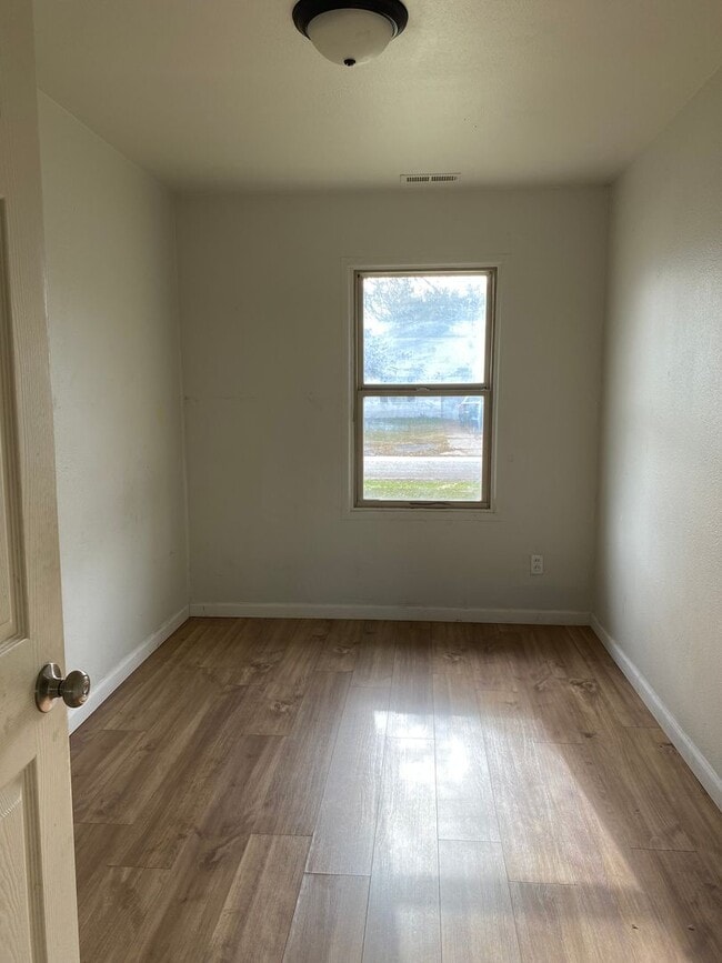 Foto del edificio - LIMITED TIME**NO APPLICATION FEE**1/2 OFF DEPOSIT**