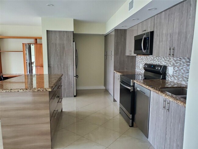 Foto del edificio - 1301 NE 7th St