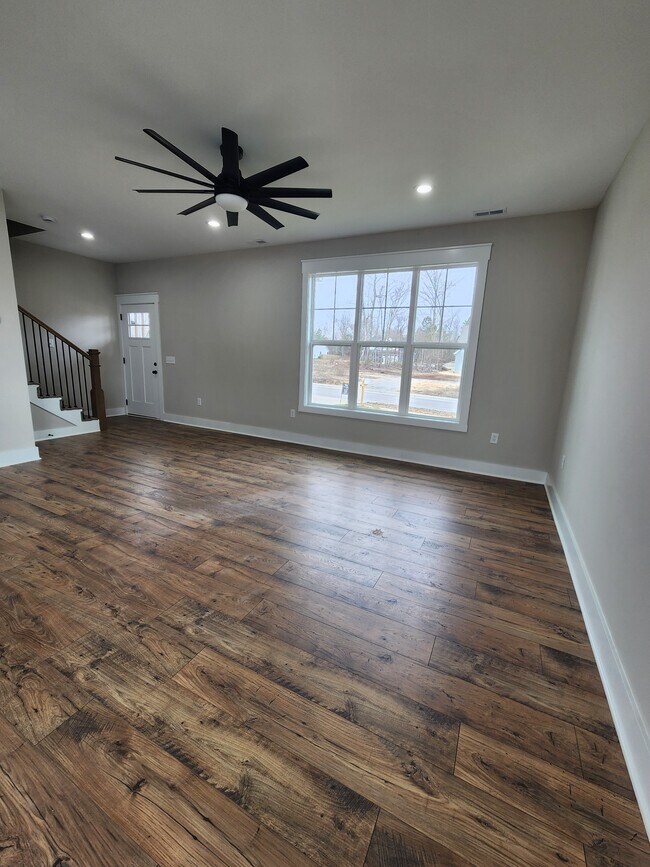 Building Photo - 1625 Daly Dr