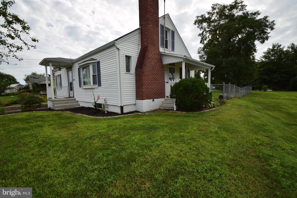 Foto principal - 2090 Warm Spring Rd
