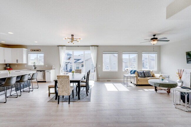 Building Photo - 10385 Sharon Springs Dr