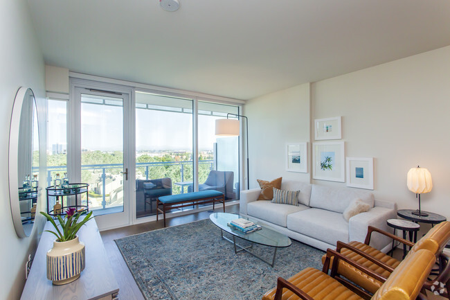 1 BR, 1 BA - 762 SF - Palisade at Westfield UTC