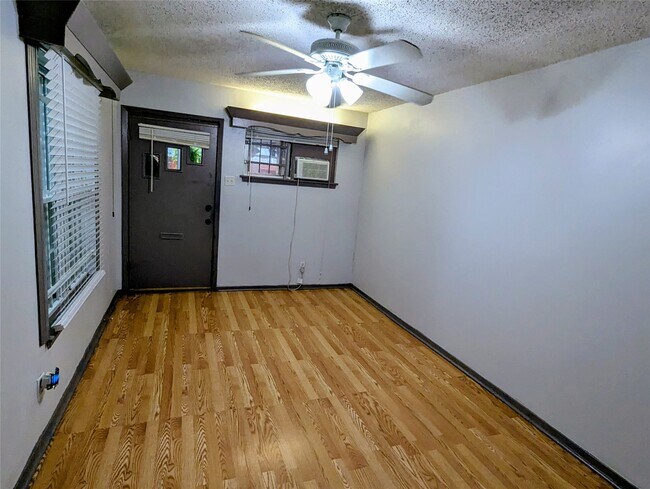 Foto del edificio - 5903 Nancy Ann St