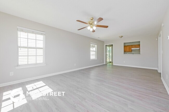 Foto del edificio - 6233 Hickory Ln Cir