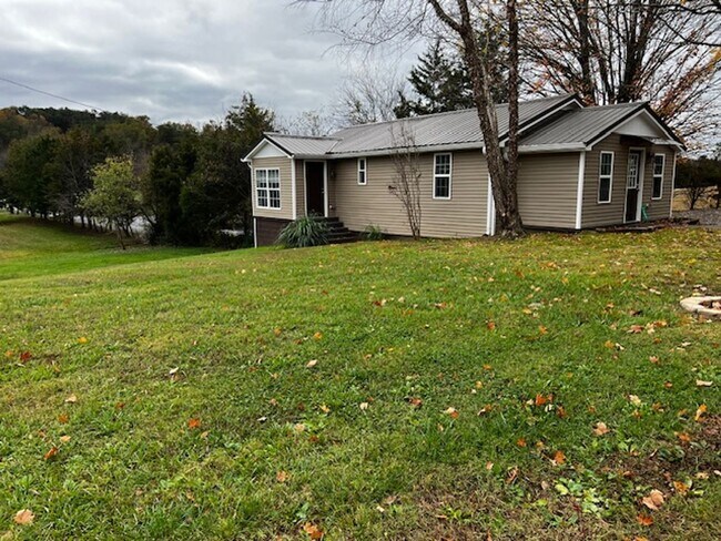 Building Photo - 37742 Greenback - 2 bedroom, 1.5 bath home...