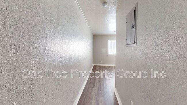 Building Photo - 406 Van Buren Ave