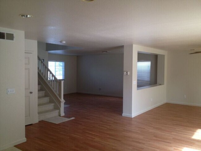Building Photo - Weston Ranch Home 3 Bedrooms 2.5 Bathroom
