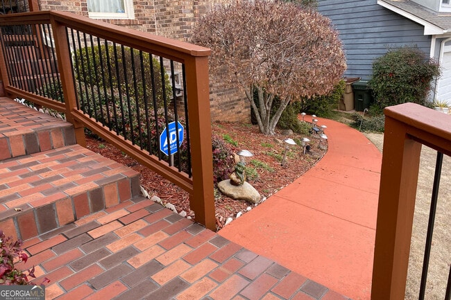 Foto del edificio - 3550 River Trace Dr