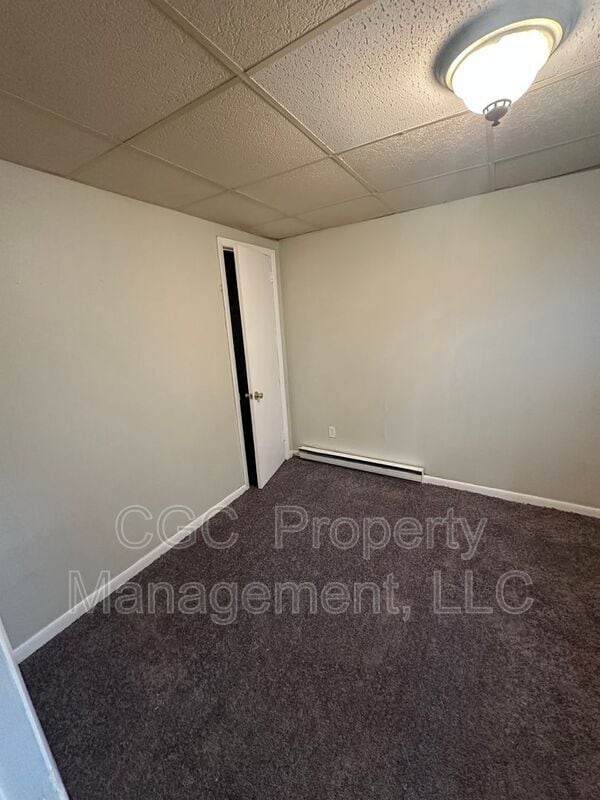 Building Photo - 2 E Main St
