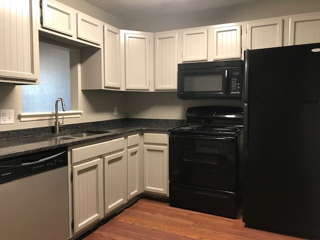 Foto principal - 1624 Aquarena Springs Dr