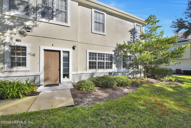Foto del edificio - 1745 Forest Lake Cir W