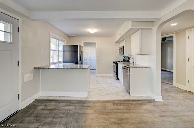 Foto del edificio - 5005 Kenmore Ave
