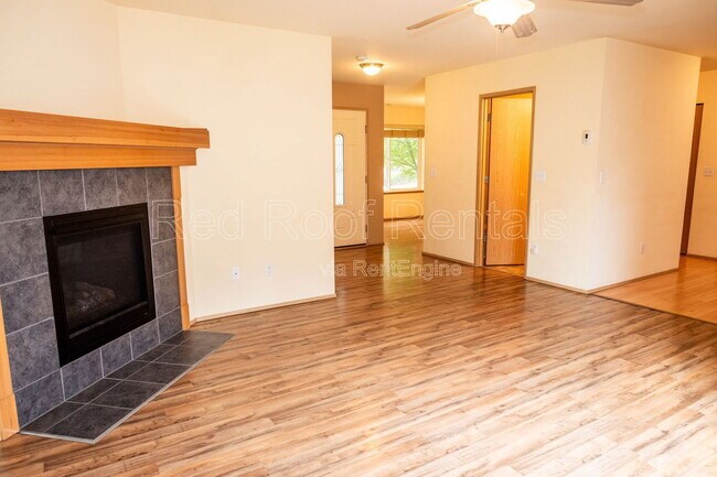 Foto del edificio - 1208 Burnside Pl