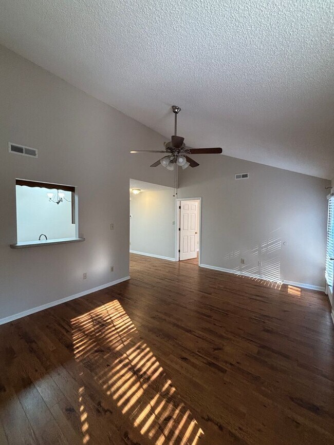 Foto del edificio - Cozy 3bd/2bth Condo in Powell - Minutes fo...