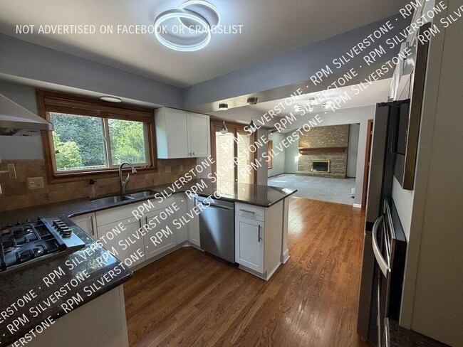 Building Photo - 869 Timberline Dr
