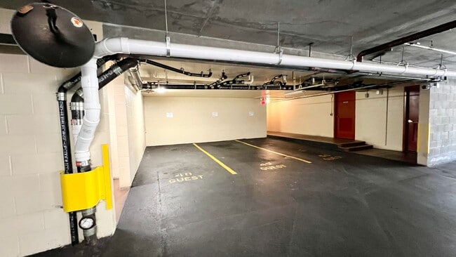 Building Photo - AVAILABLE NOW! 2-Bedroom, 2-Bath Corner Un...