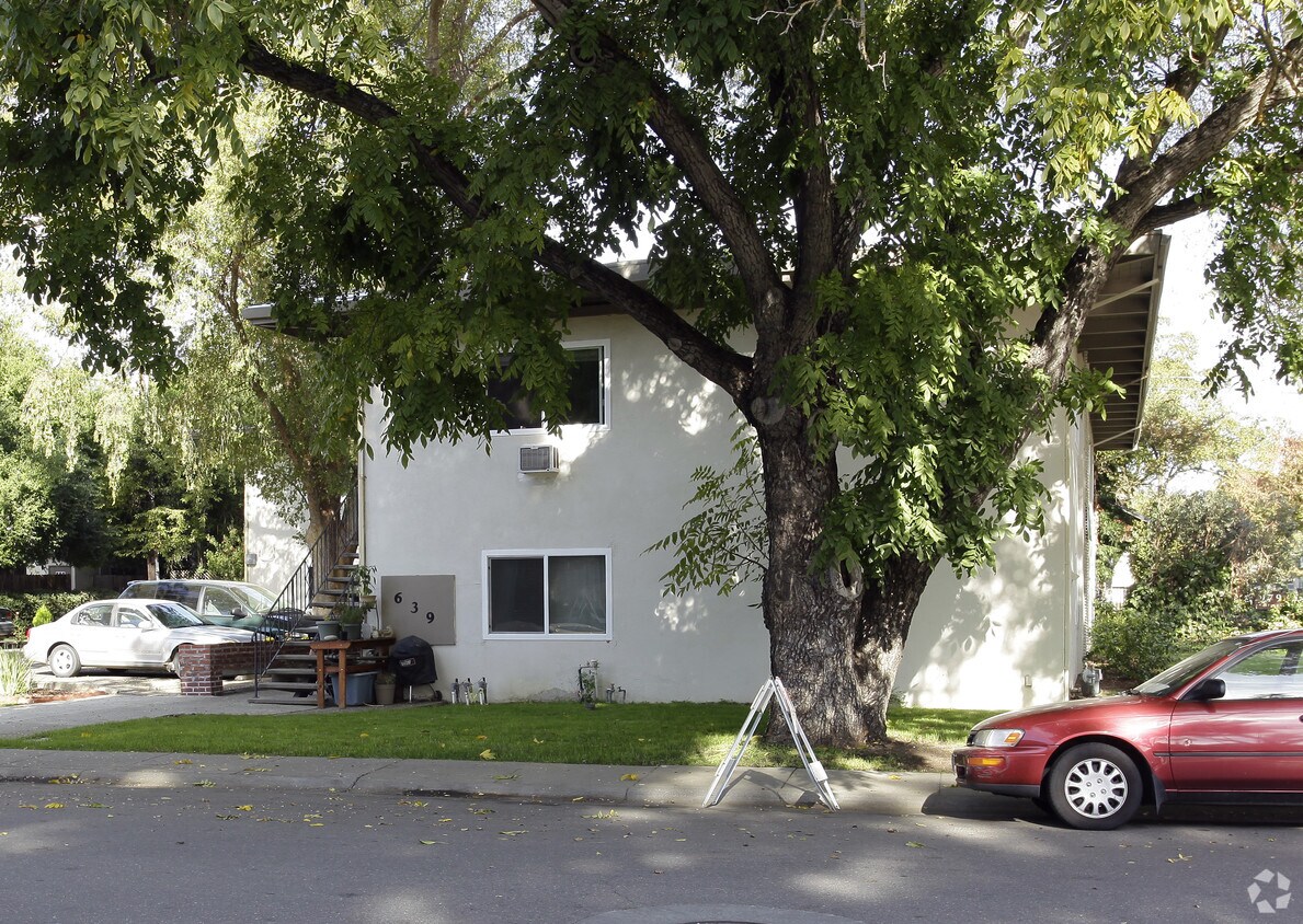 Building Photo - 639 9th St