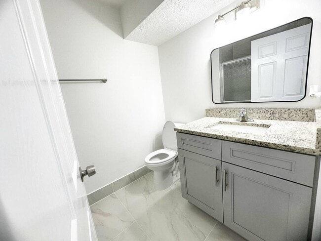 Foto del edificio - 1033 Goldenrod Rd