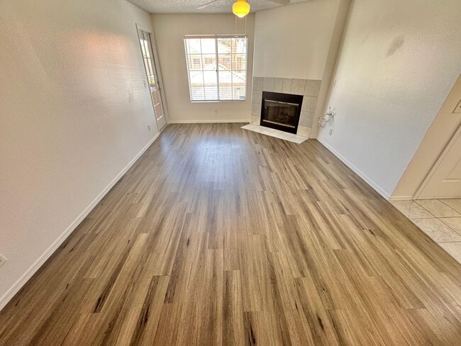 Building Photo - BEAUTIFULLY UPGRADED CONDO - SPACIOUS 2 BE...