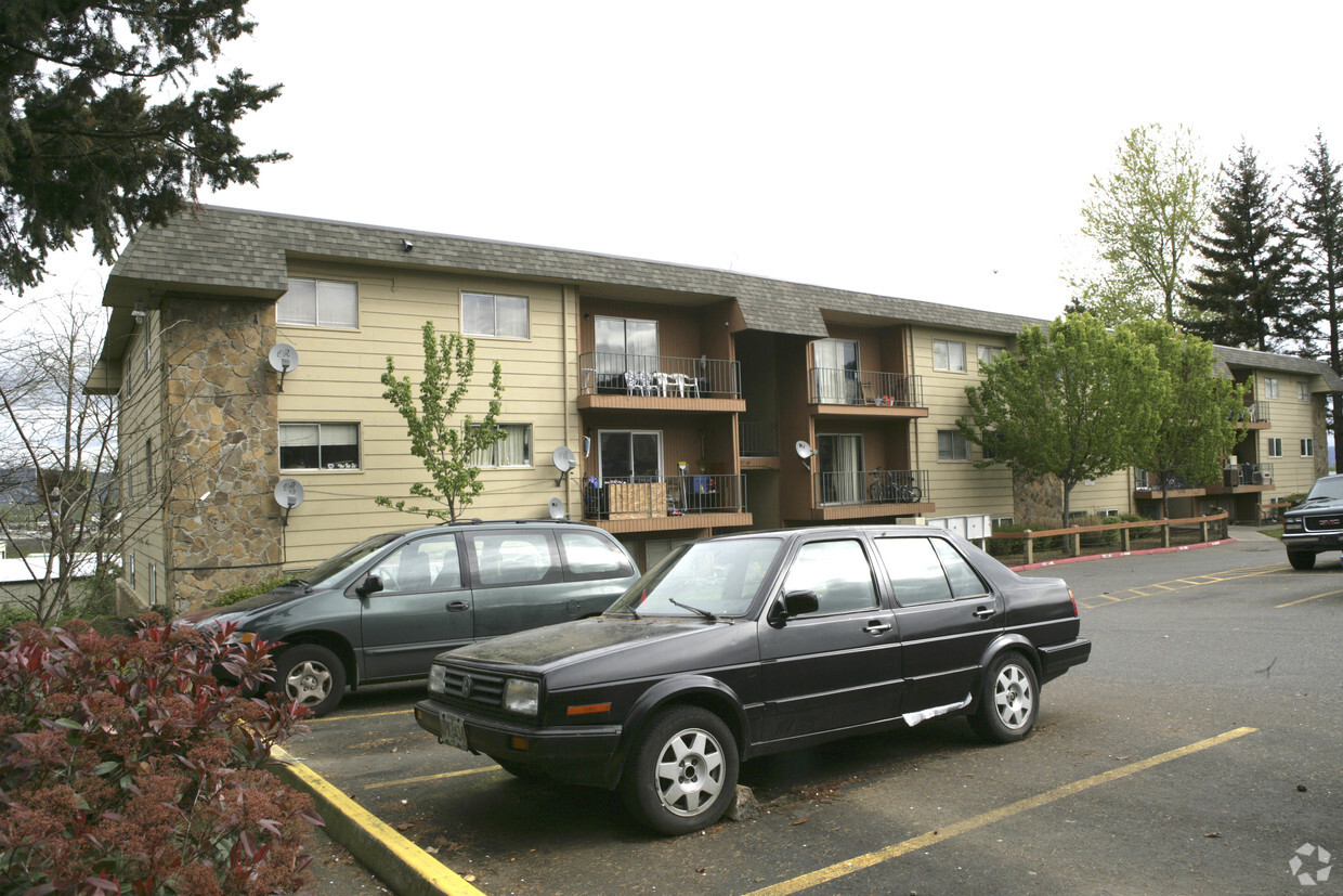 Área de estacionamiento - Madera Court Apartments