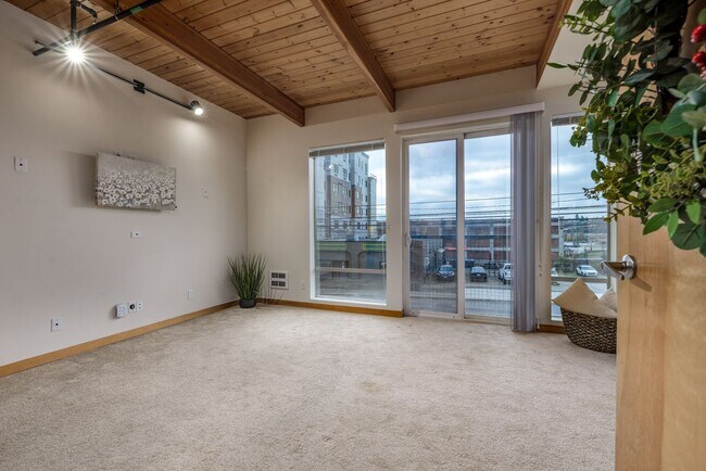 Building Photo - 500.00 Off Your Move In Funds!! Hurry Quick!